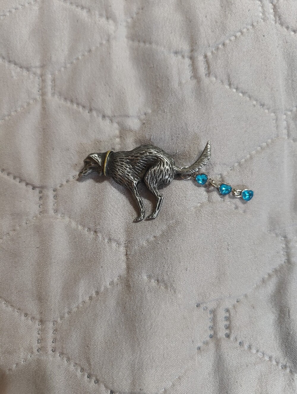Novelty Dog Brooch - Picture 2 of 3
